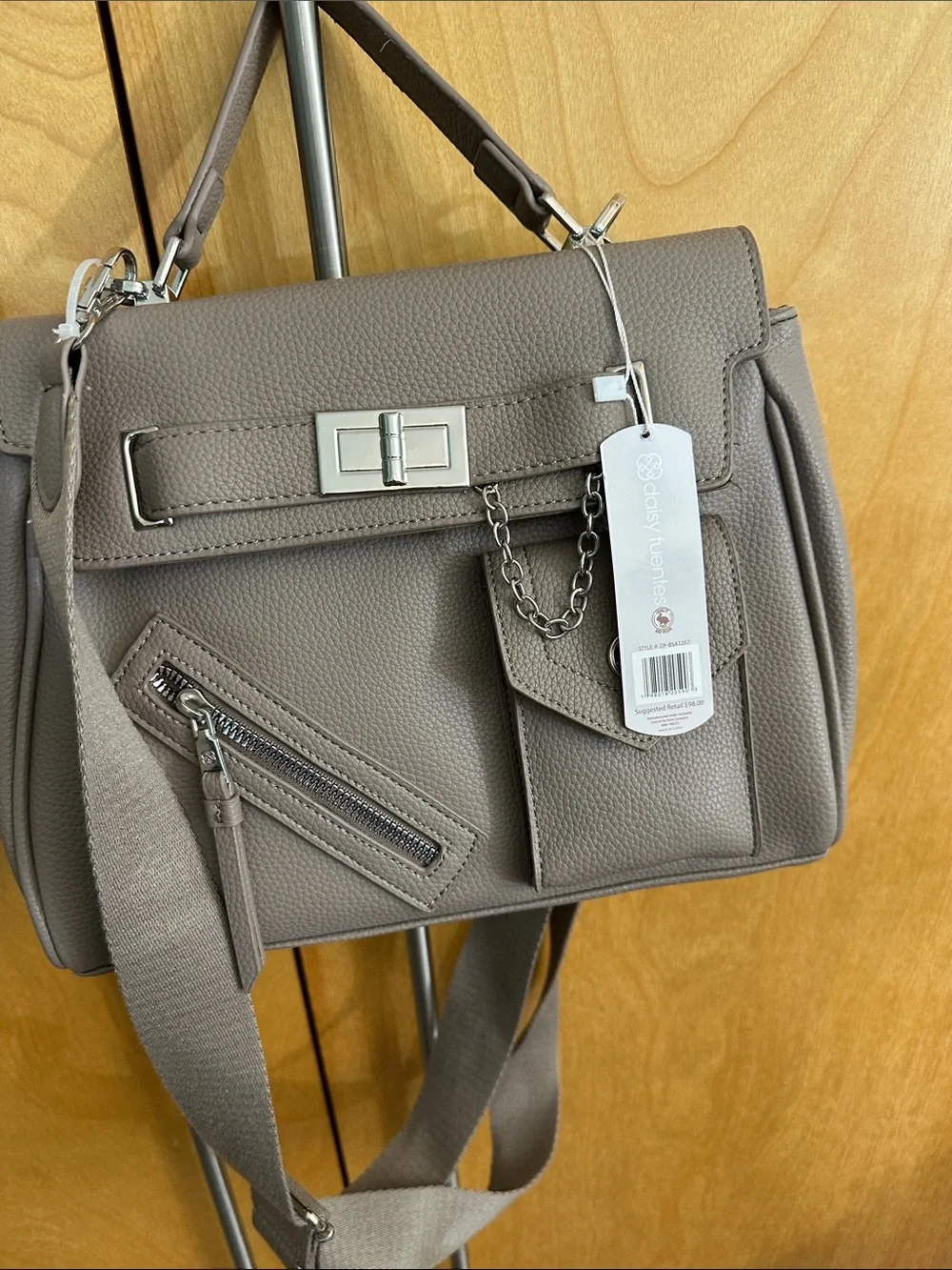 Daisy fuentes bag $98 retail brand new so so cute